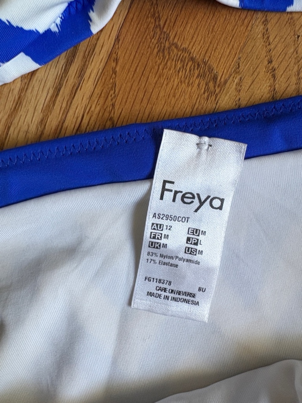 Freya 34DD and medium Blue and White Chevron Bandeau Bikini - Picture 3 of 7